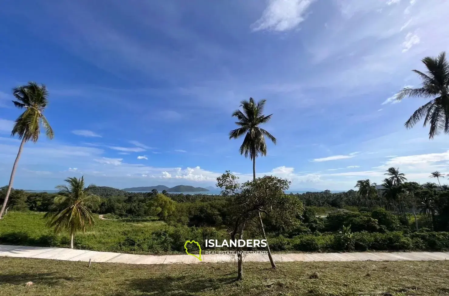 Magnifique terrain avec vue sur la mer à vendre à Taling Ngam