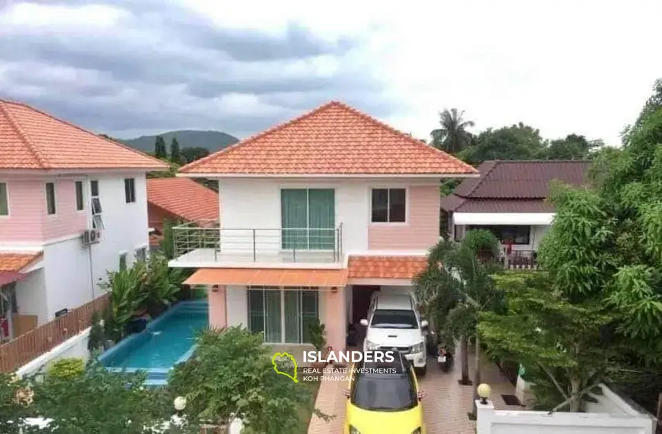 Дом с 3 спальнями и бассейном в Банграке на продажу