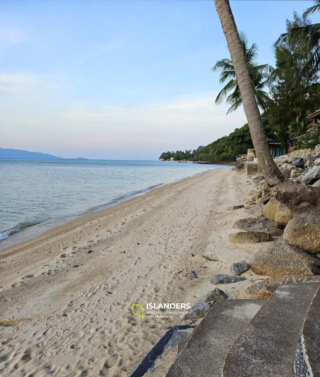 รีสอร์ทริมชายหาดในบางปอพร้อมวิลล่า 6 หลังสำหรับขาย