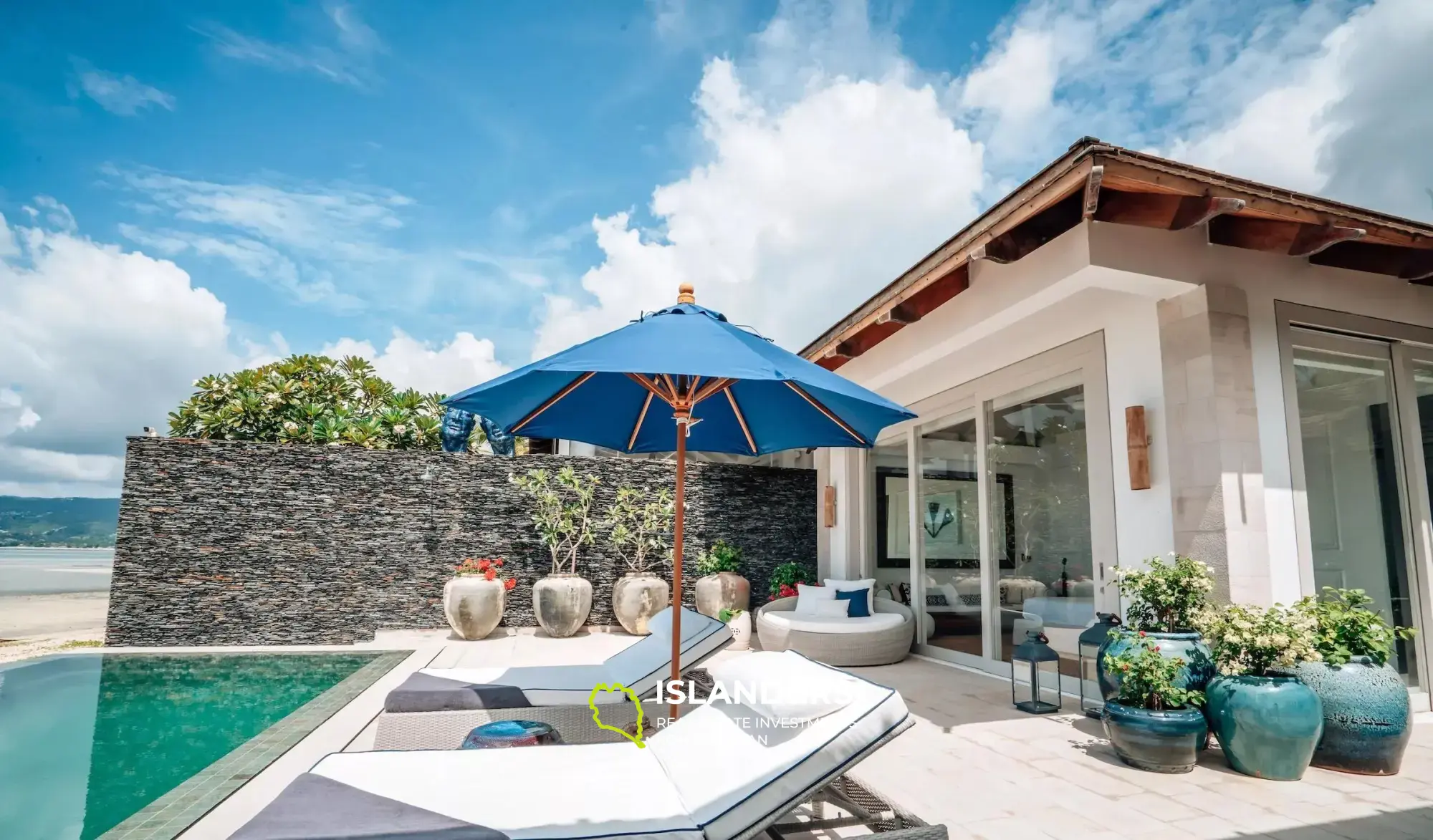 Gorgeous 4 Bedrooms Beachfront Villa in Chaweng for Sale