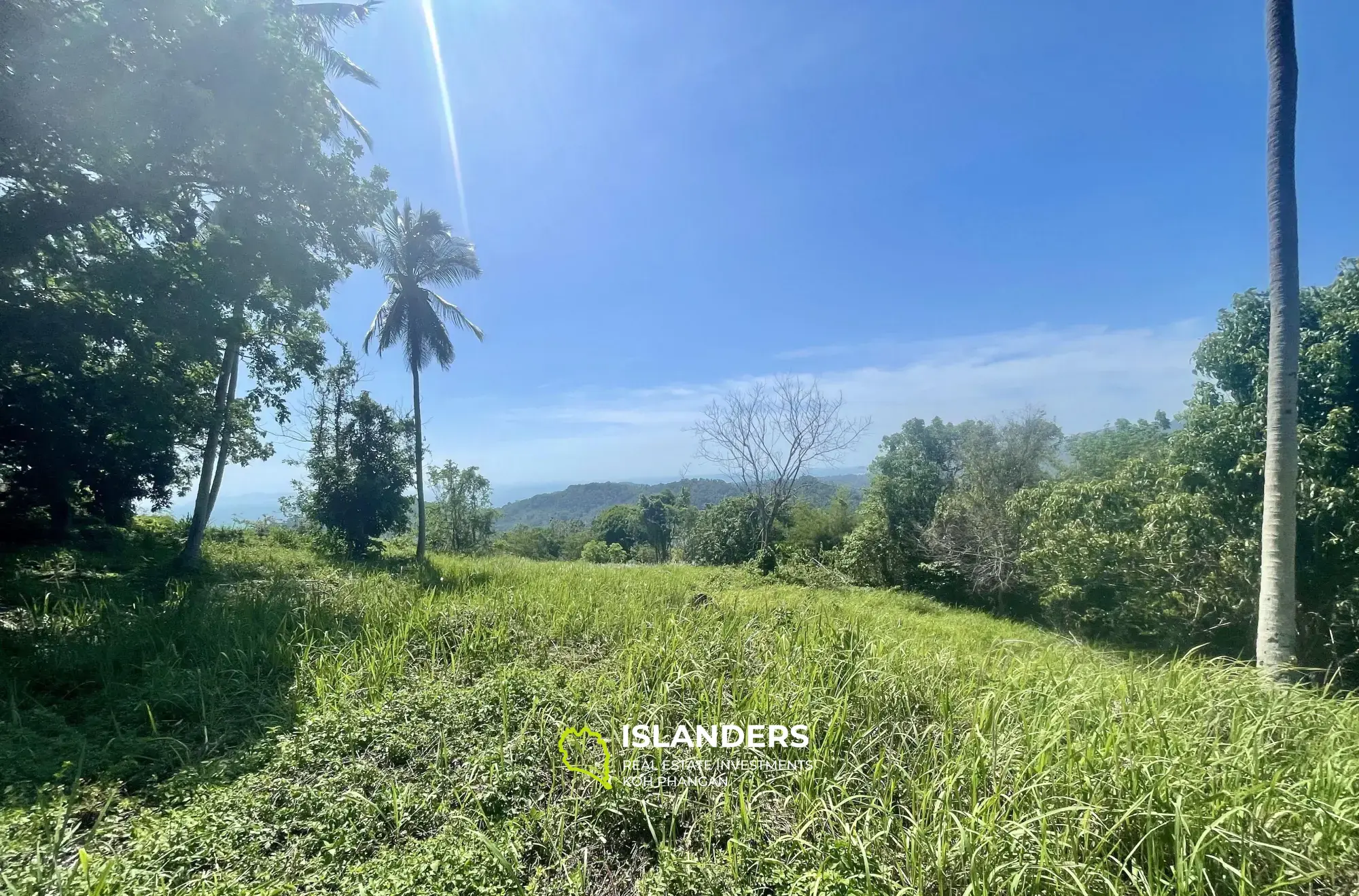 Terrain non bloqué de 3 017 m² avec vue sur la mer à Taling Ngam