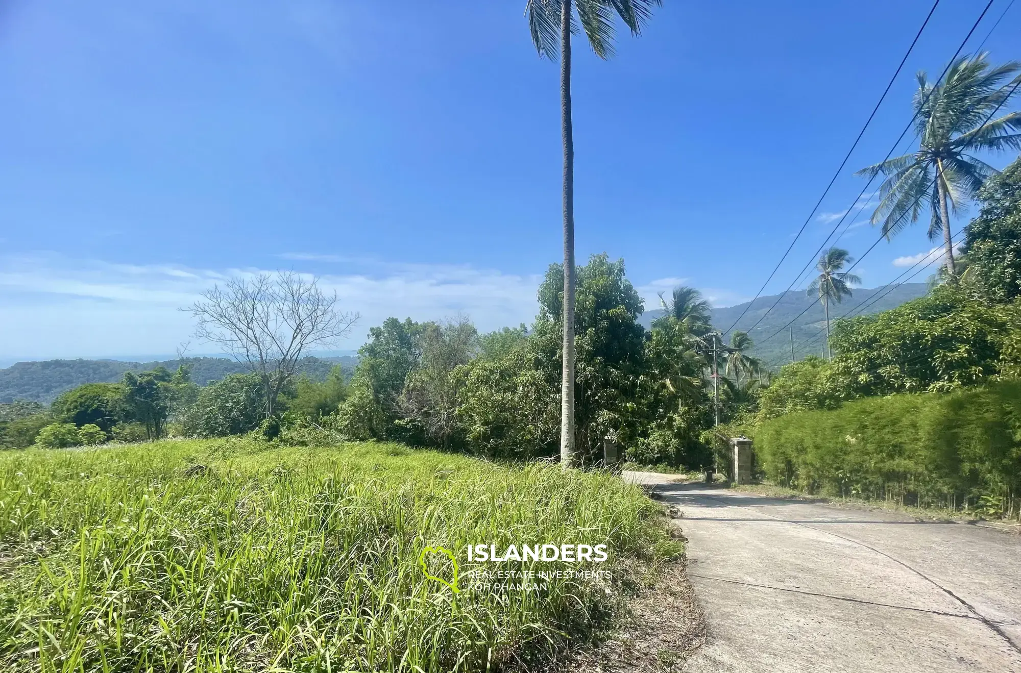 Terrain non bloqué de 3 017 m² avec vue sur la mer à Taling Ngam