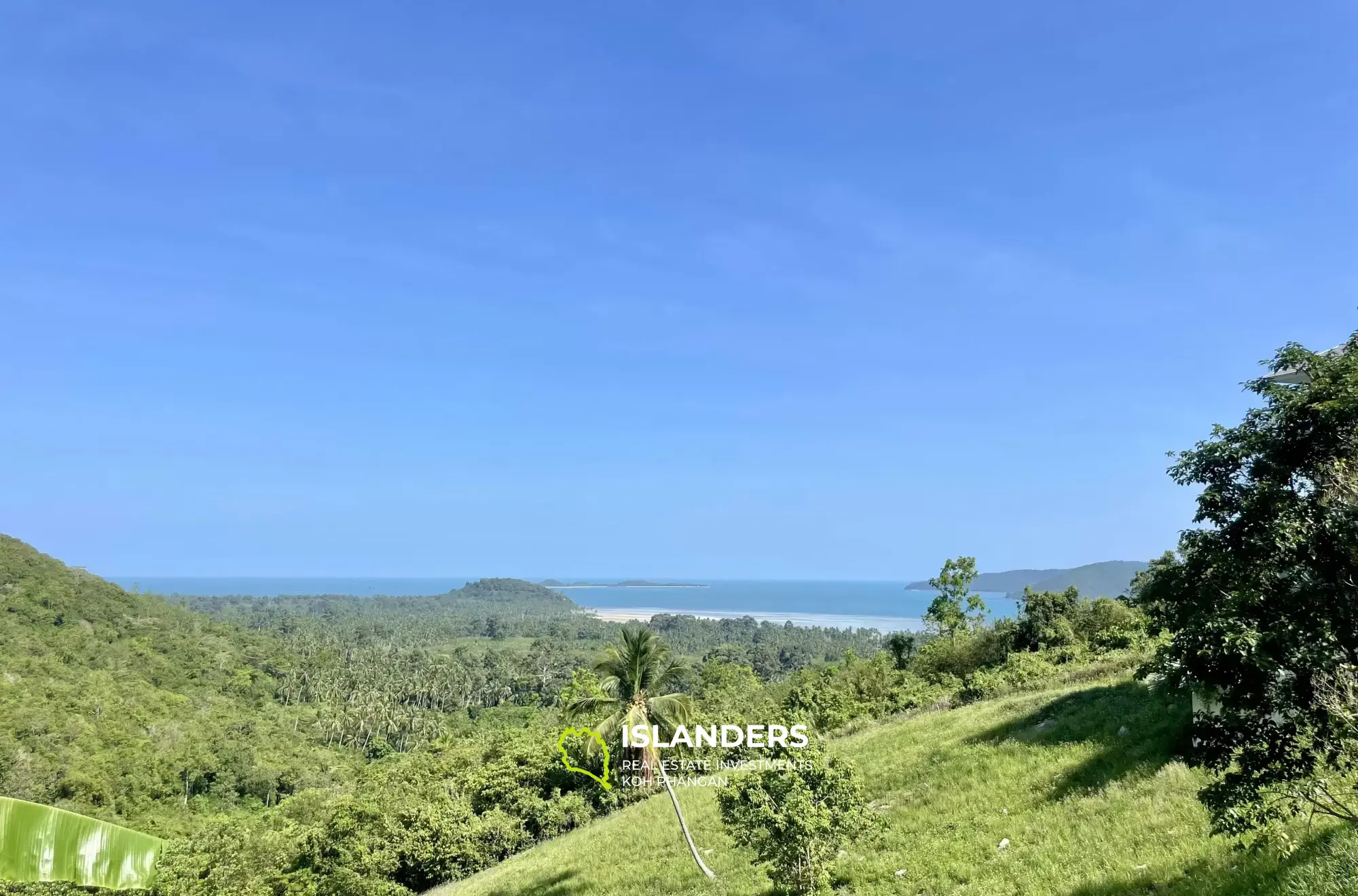 Terrain de 1 696 m² avec vue imprenable sur la mer à Taling Ngam