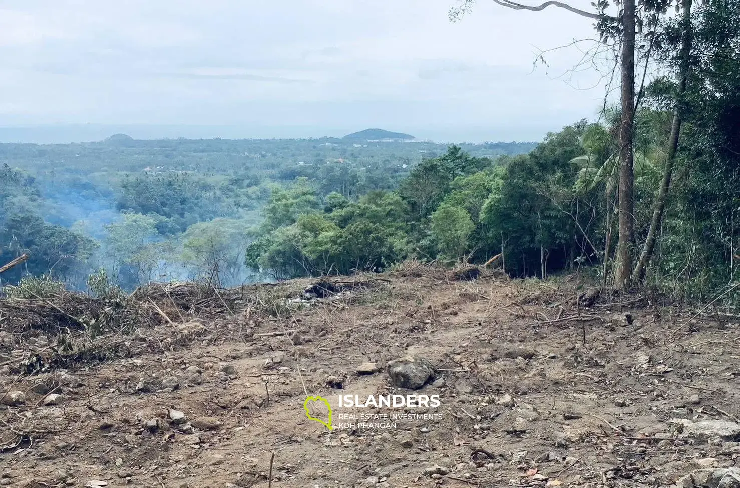 Terrain avec vue sur la mer à vendre sur la montagne Lipa Noi