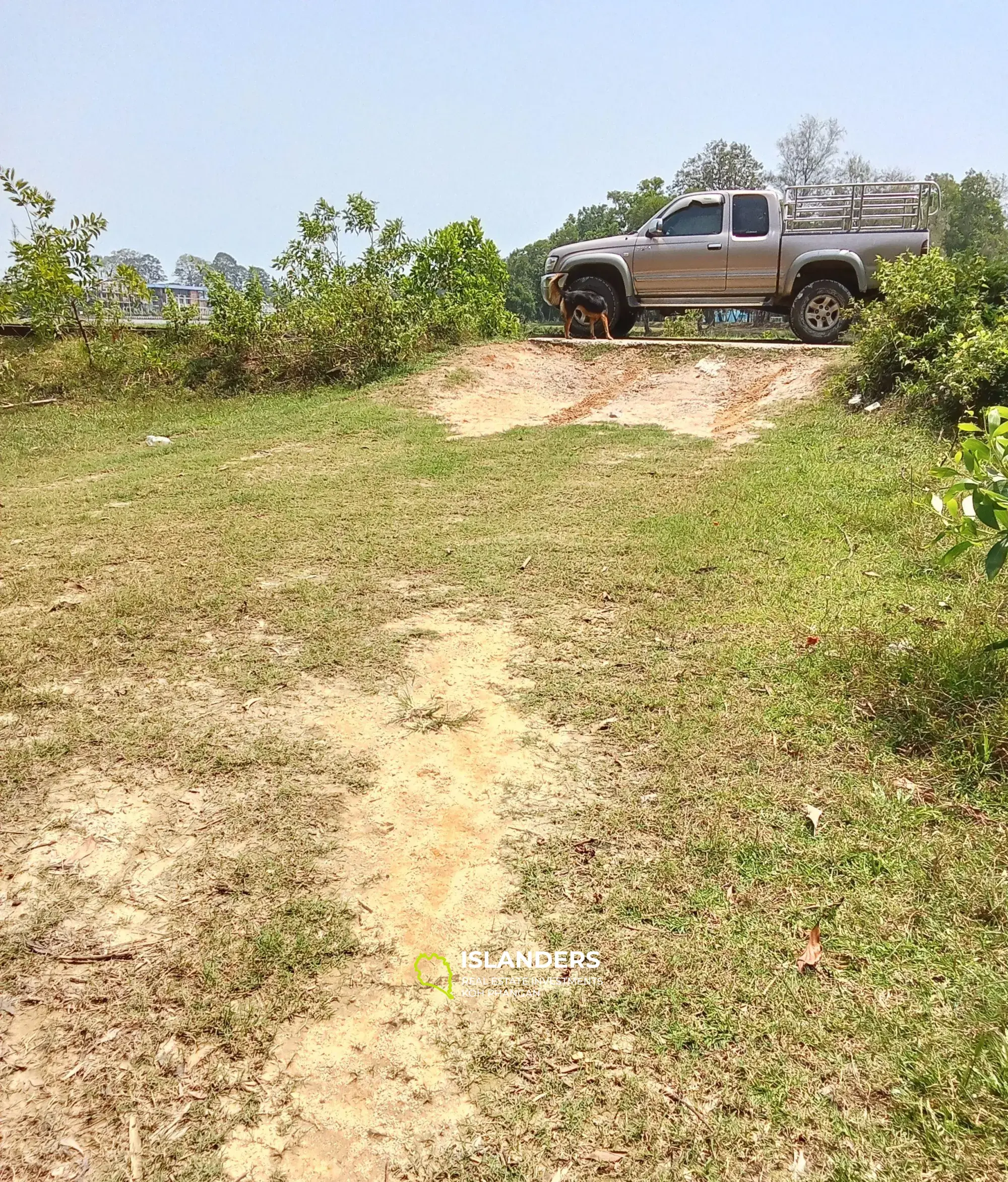 Terrain à vendre près du parc Stade Rim Phru Na Mueang