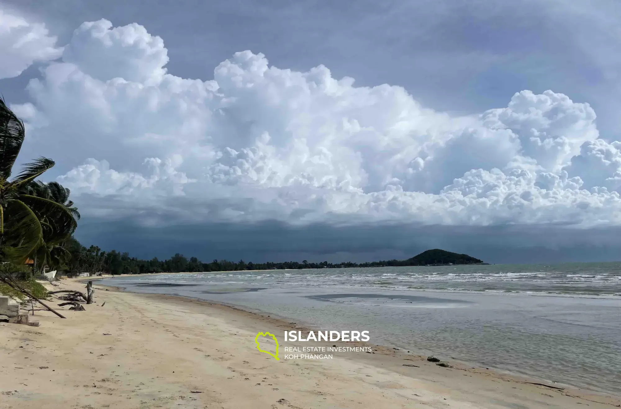 Terrain plat près de la plage à Lipa Noi à vendre