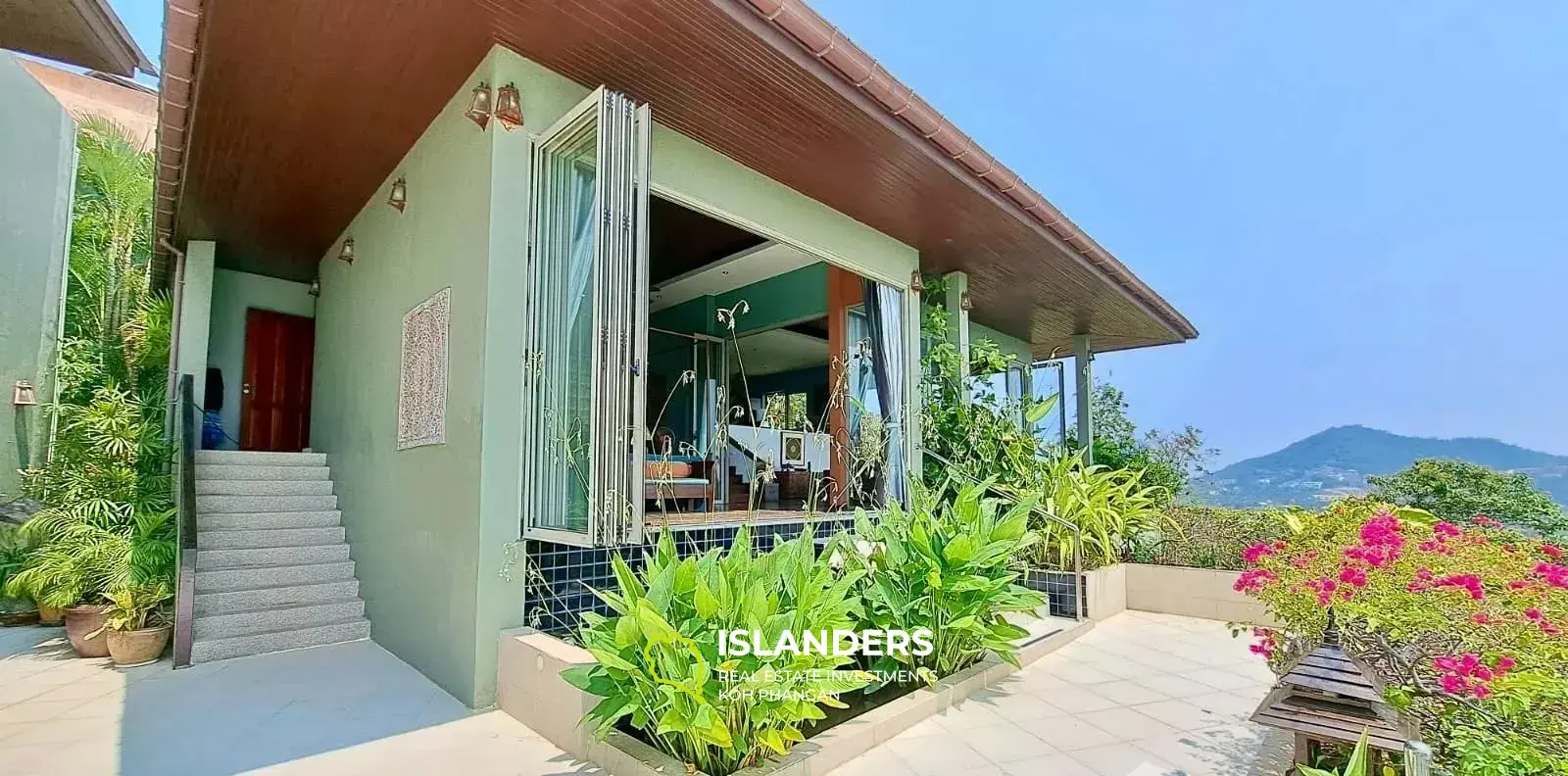 Villa colorée avec vue sur la mer à Plai Laem à vendre