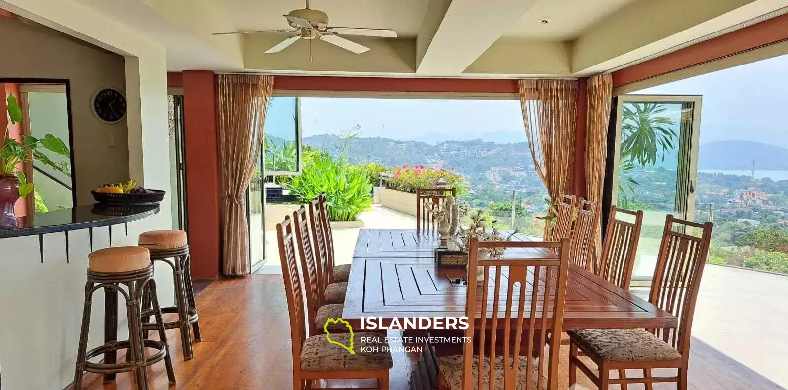 Villa colorée avec vue sur la mer à Plai Laem à vendre