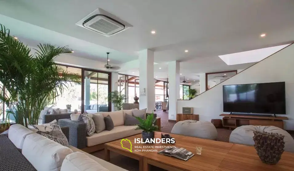 Spacious 8-Bedroom Chaweng Pool Villa