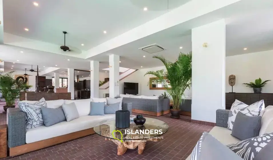 Spacious 8-Bedroom Chaweng Pool Villa