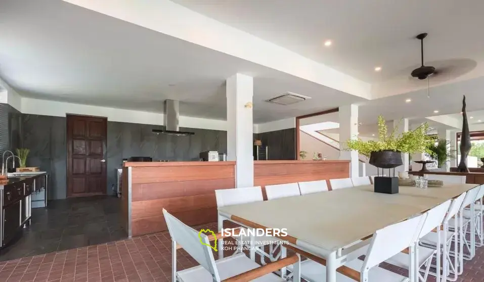 Spacious 8-Bedroom Chaweng Pool Villa