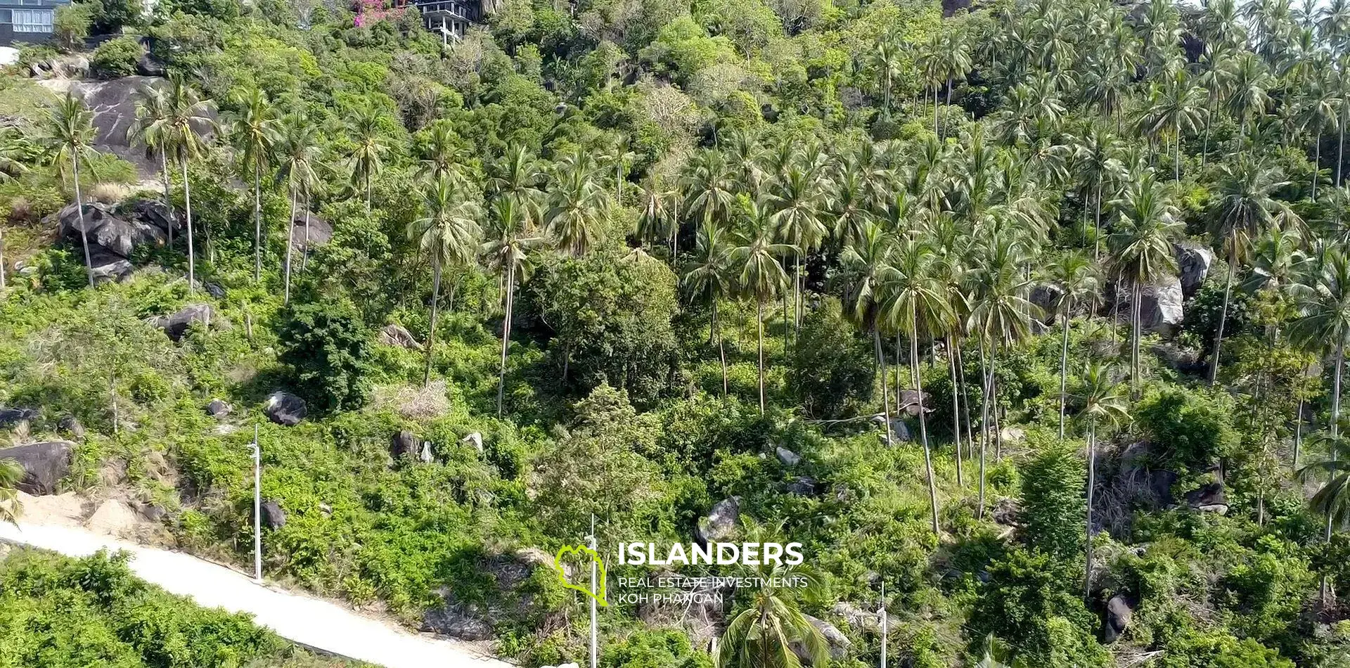 Large Plot close to The Sea for Sale in Chaweng Noi