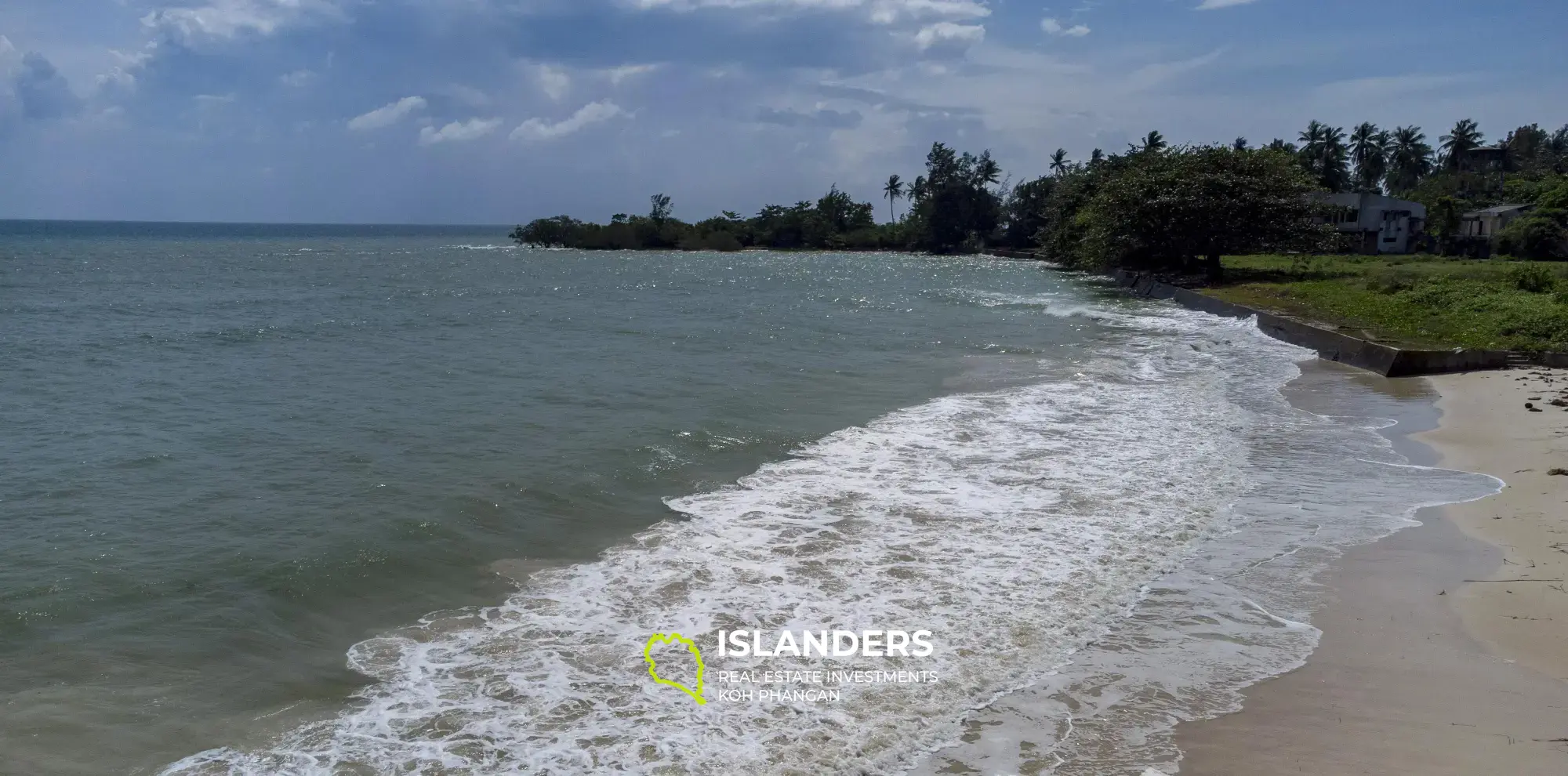 ขายที่ดินติดชายหาดขนาดใหญ่หันหน้าไปทางทิศตะวันออกบนหาดแหลมเส็ด