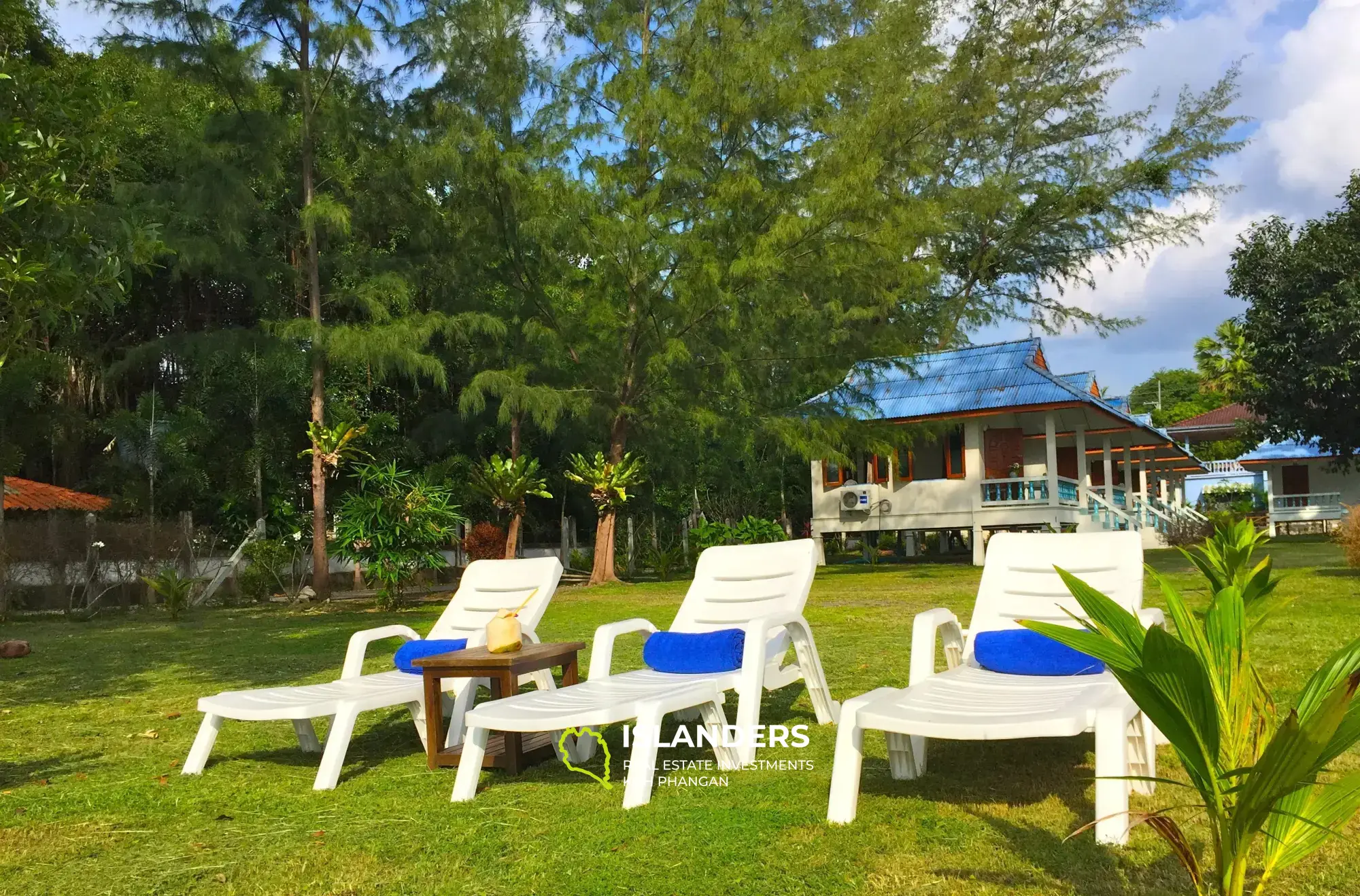 Terrain en bord de mer à Lipa Noi avec 1 maison et 7 bungalows