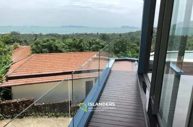 Une Villa avec Grand Terrain Vue Mer à Nathon