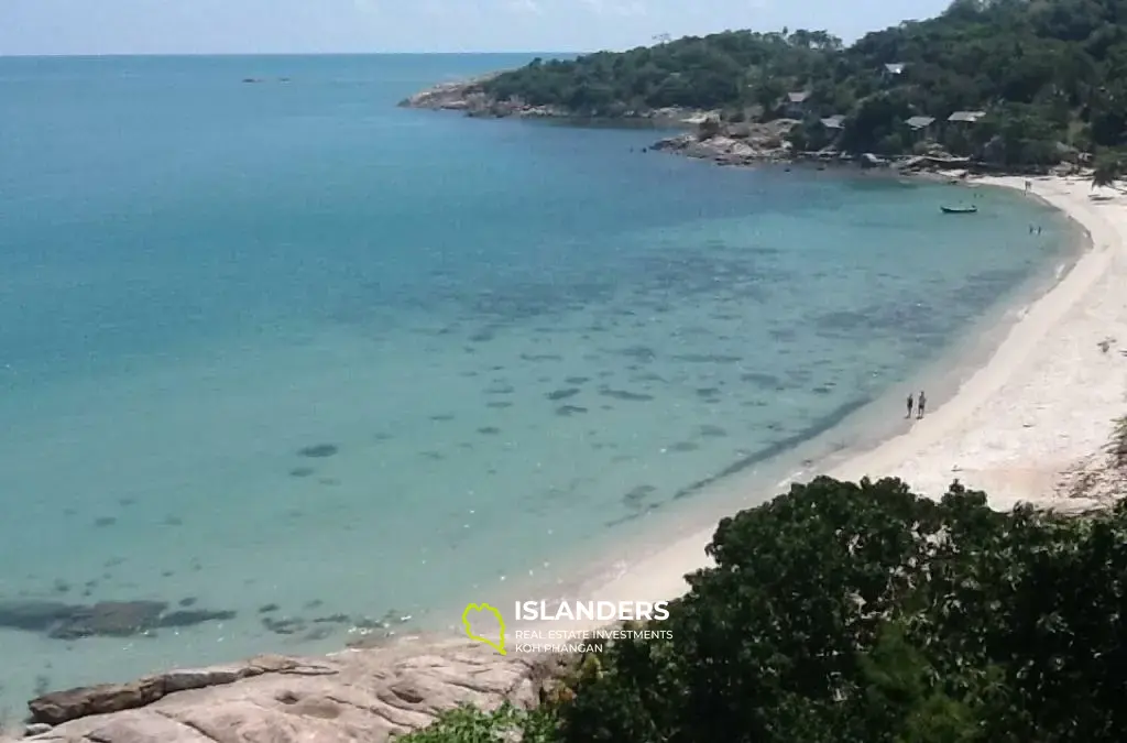 Terrain avec vue sur la mer au bout de la rue à Plai Laem