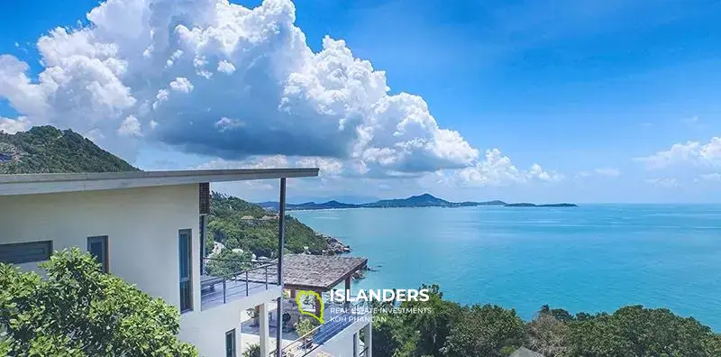 Apartment complex with 9 bedrooms and panoramic sea view