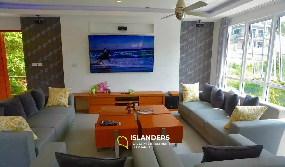 Villa with 4 Bedrooms near Bangrak Beach