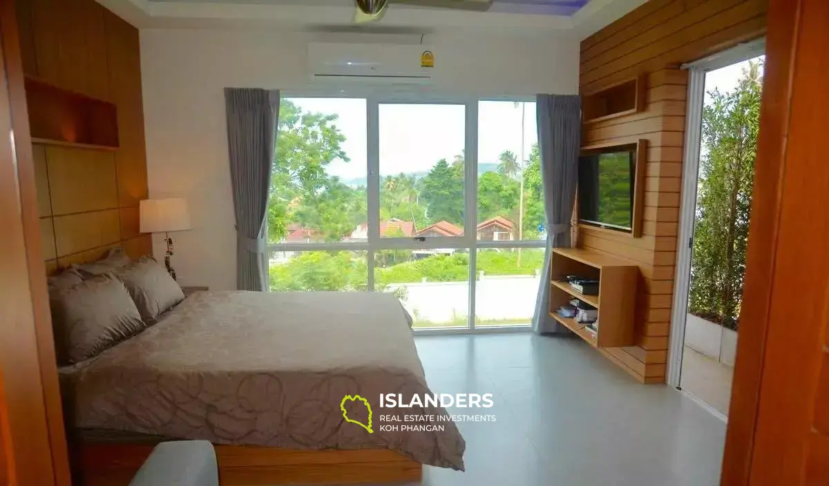 Villa with 4 Bedrooms near Bangrak Beach