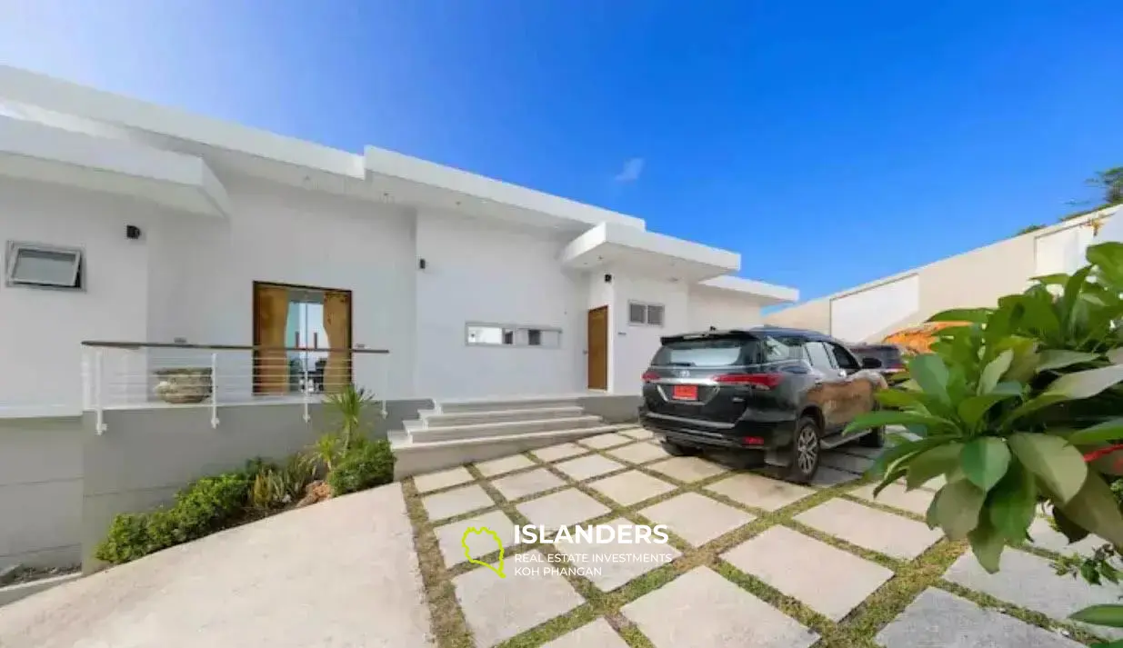 Beautiful 4-Bedroom Sunset Seaview Villa in Plai Laem