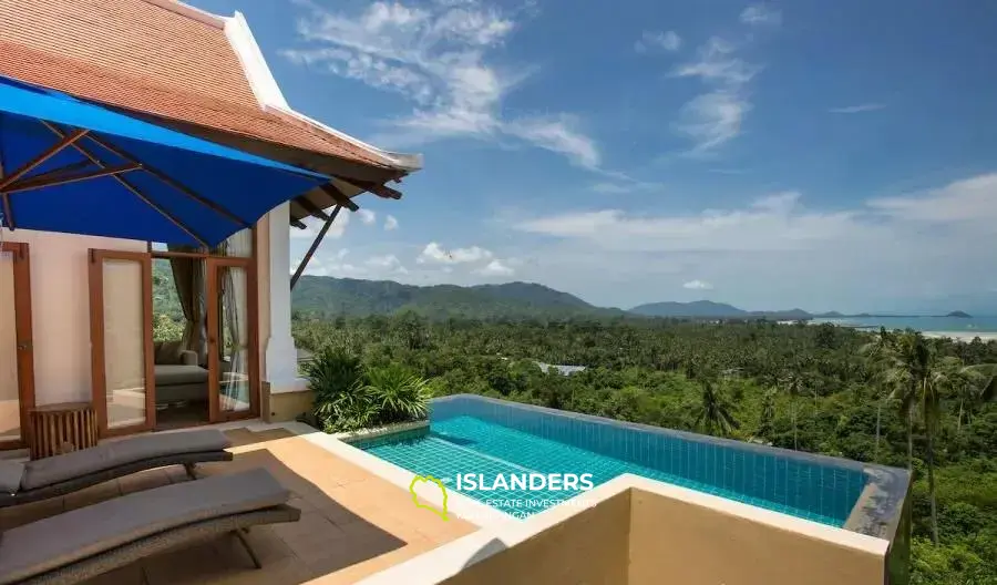 Blick auf den Sonnenuntergang und das Meer von dieser Poolvilla mit 3 Schlafzimmern in Ang Thong