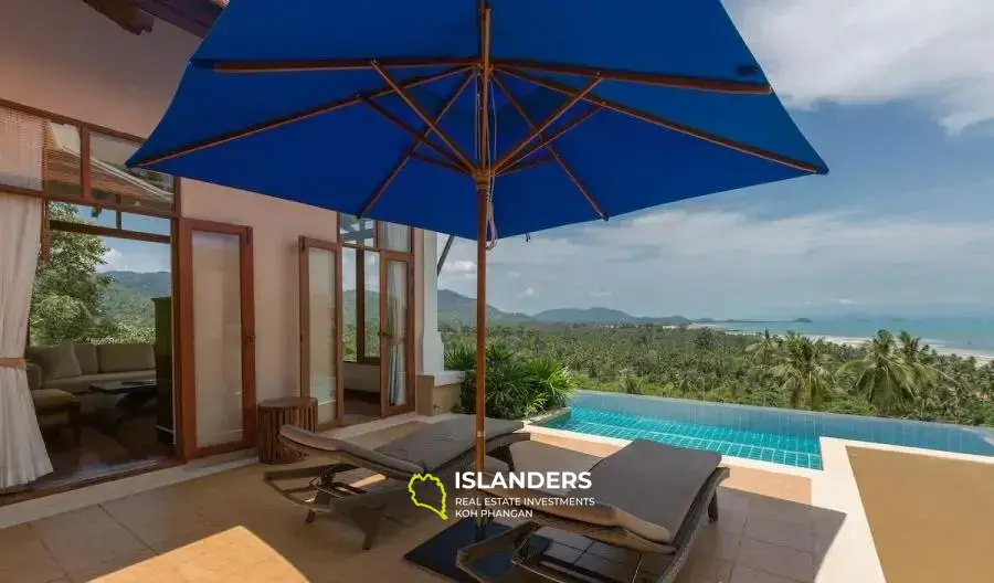 Blick auf den Sonnenuntergang und das Meer von dieser Poolvilla mit 3 Schlafzimmern in Ang Thong