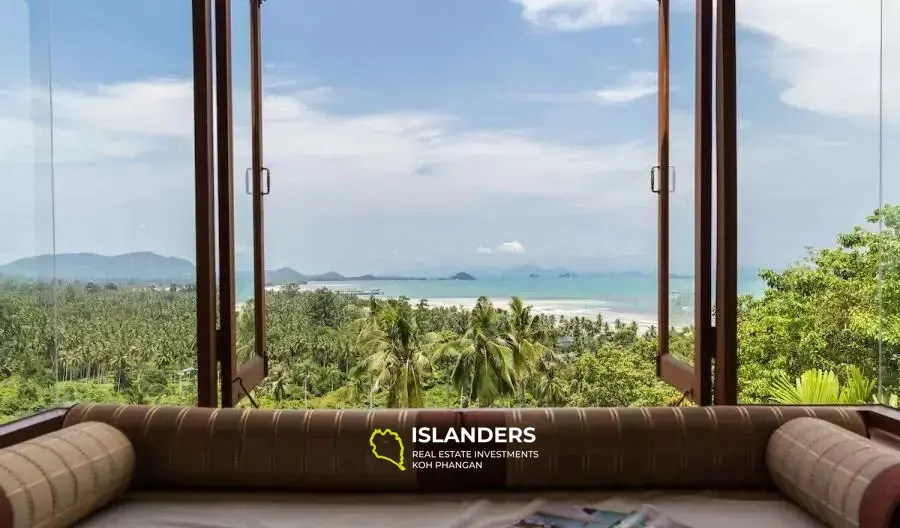 Blick auf den Sonnenuntergang und das Meer von dieser Poolvilla mit 3 Schlafzimmern in Ang Thong