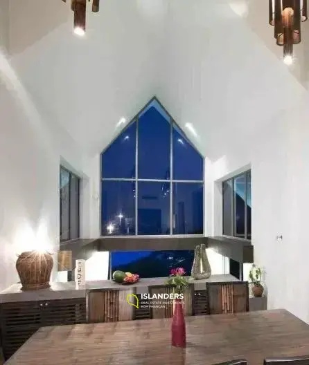 Villa au design unique de 5 chambres avec piscine et vue sur la mer à Chaweng Noi