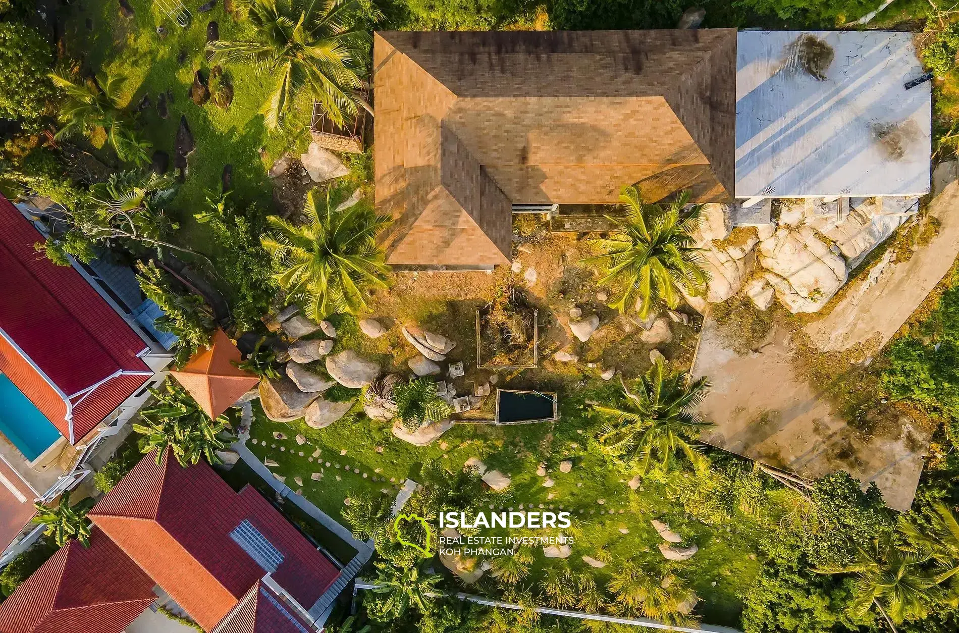 Beau terrain avec bâtiment près de la plage de Nathon à vendre