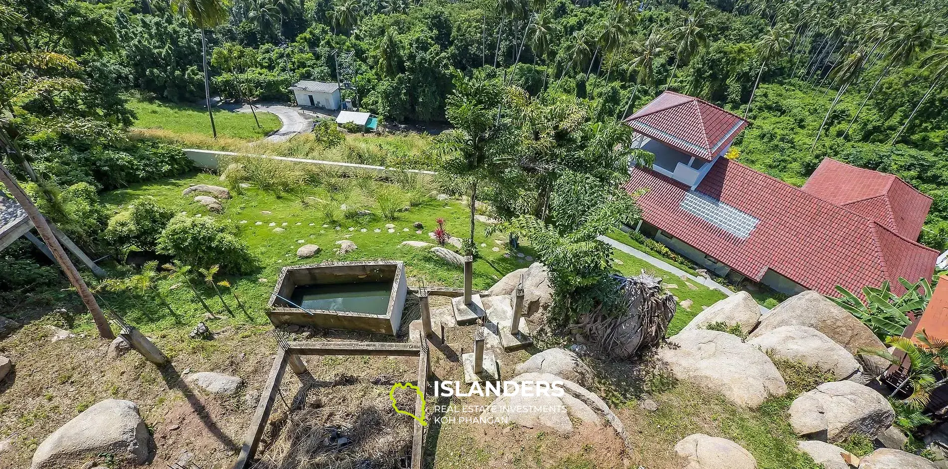 Beau terrain avec bâtiment près de la plage de Nathon à vendre