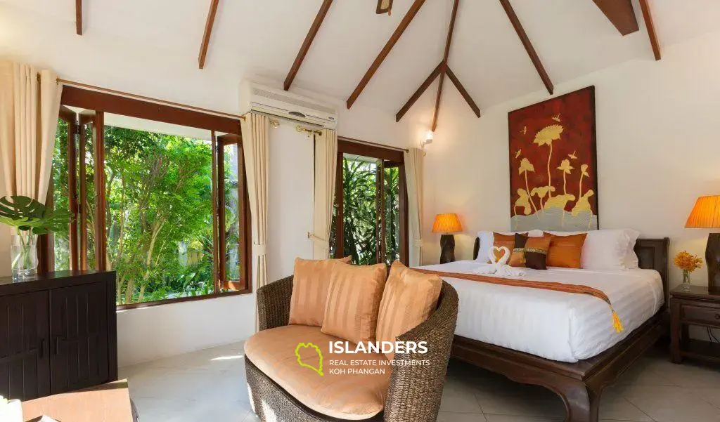 Na Muang Beachfront 4-Bedroom Pool Villa with Large Garden