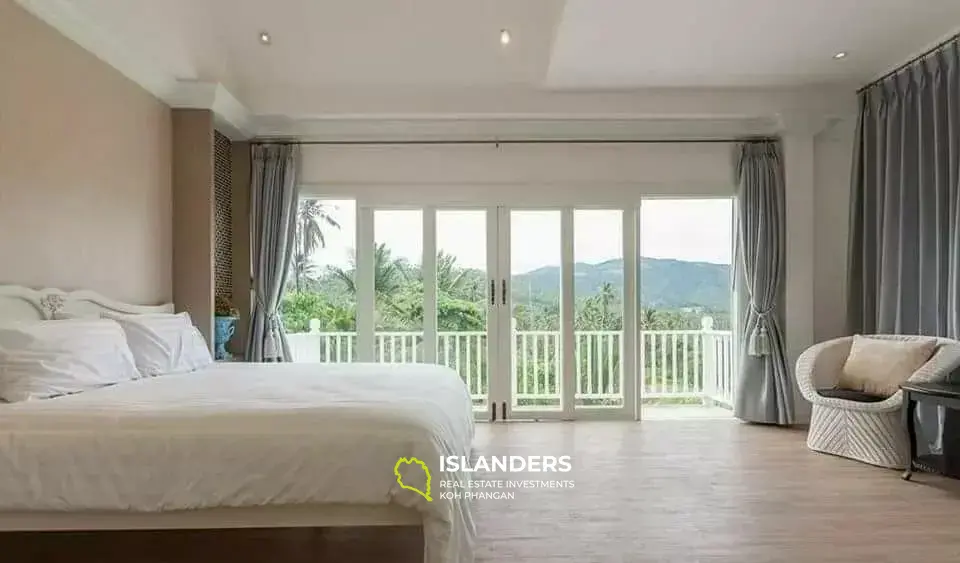 4BR Villa avec piscine et vue sur la montagne à Koh Samui