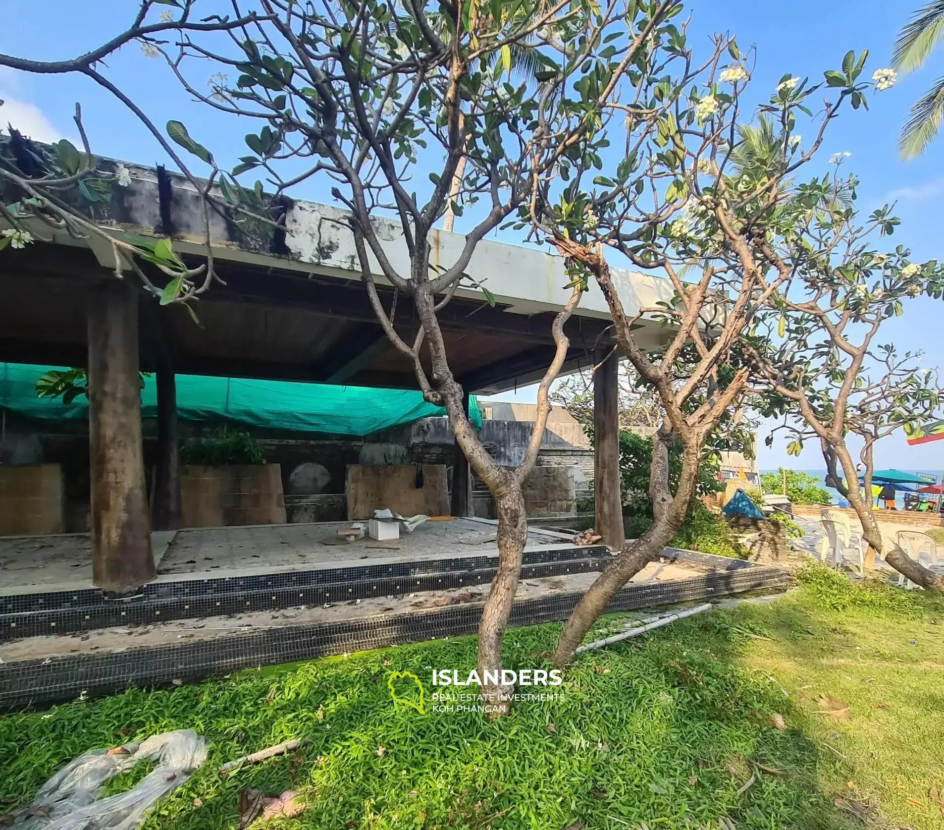 Superbe terrain avec vue sur la plage à vendre