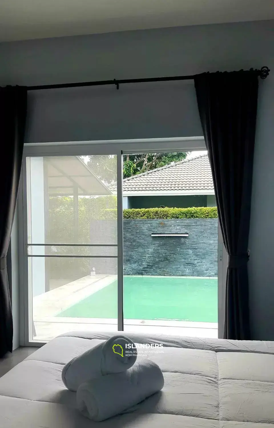 3 Bedrooms Pool Villa in Maenam for Rent