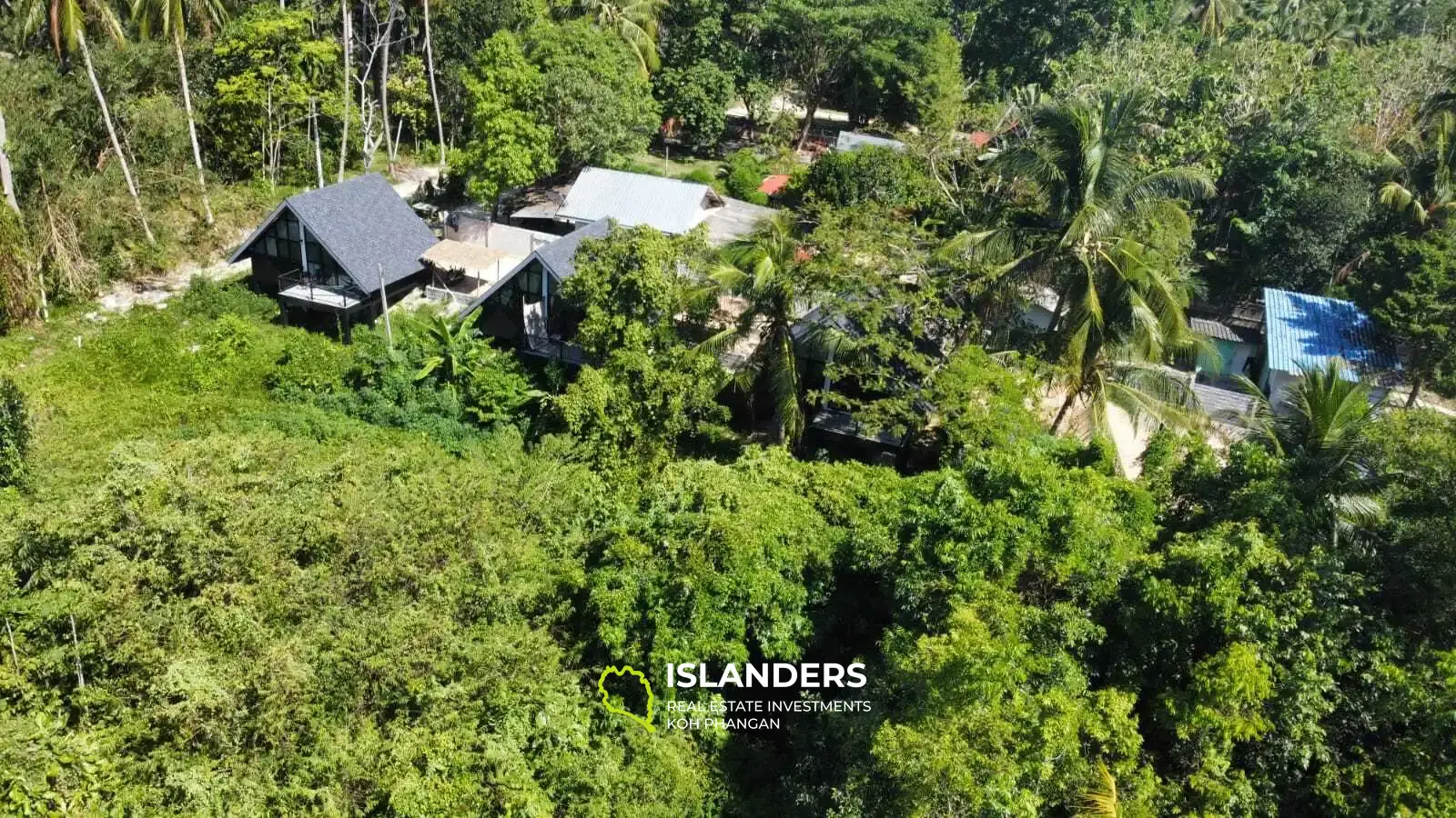 Complex of 3 A-frame houses. Maduawan area