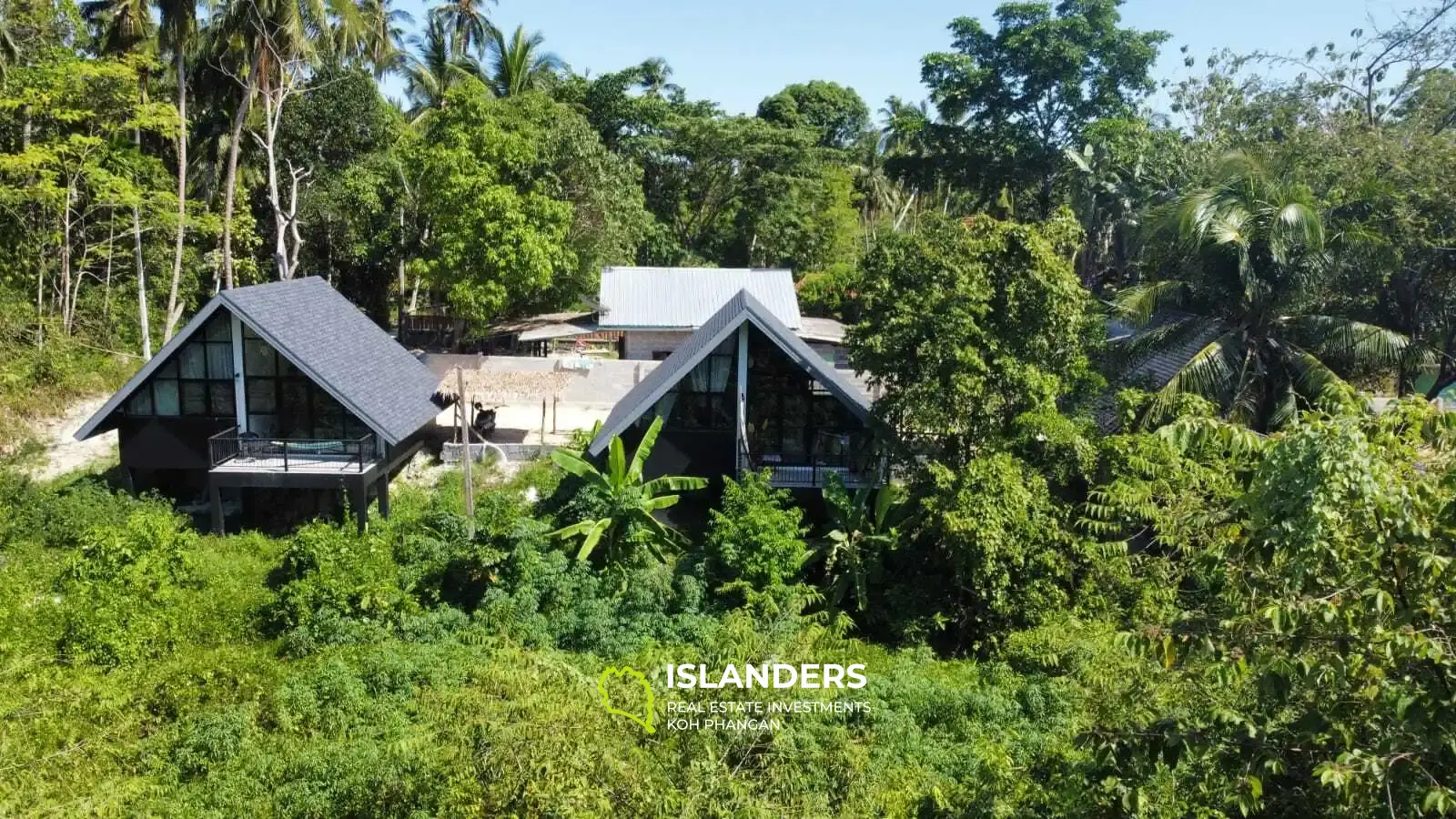 Complex of 3 A-frame houses. Maduawan area