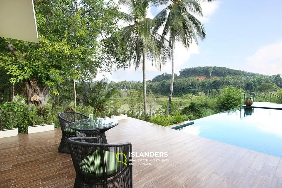 Villa mit 3 Schlafzimmern und Poolblick. Gebiet Chalok Baan Kao.