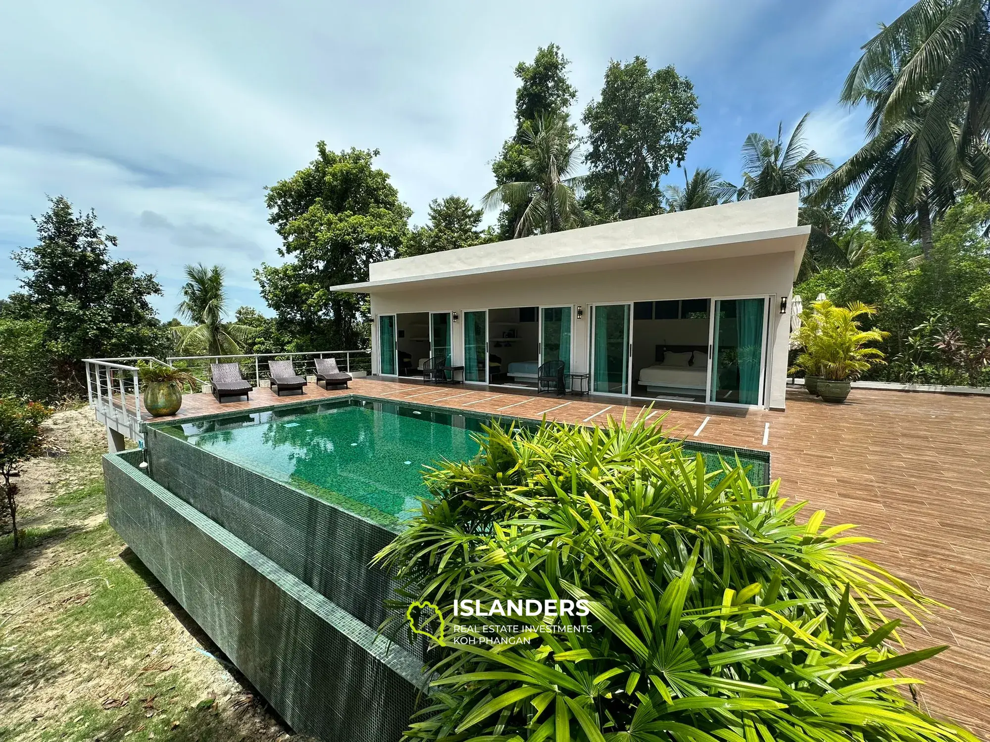 Villa mit 3 Schlafzimmern und Poolblick. Gebiet Chalok Baan Kao.