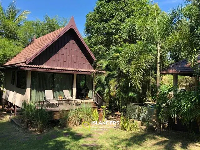 Jolie maison privée avec jardin et piscine. Région de Maduawan