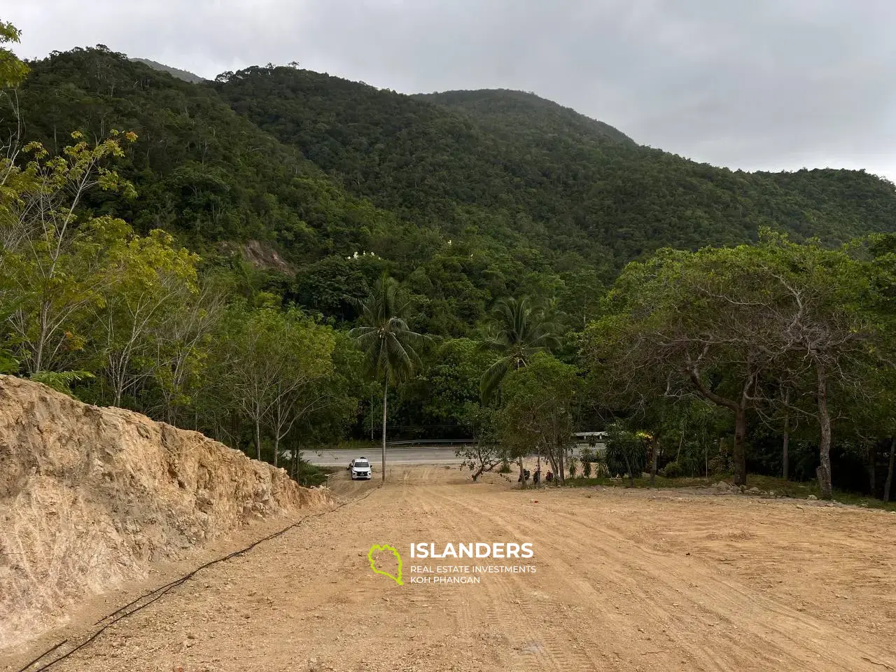 Parcelle de terrain unique à Chaloklum, parcelle 4 : vues panoramiques sur les montagnes et accès privé à la rivière