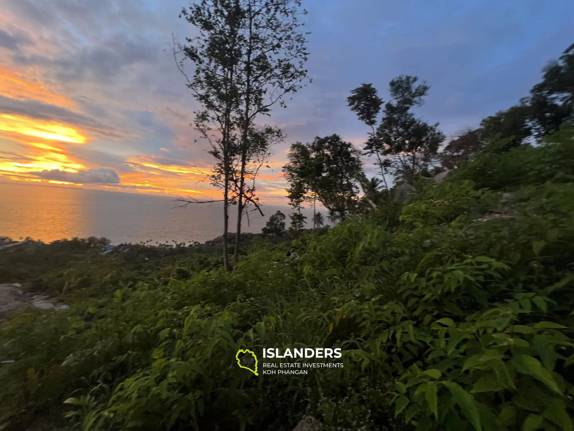 Terrain panoramique avec vue sur la mer au coucher du soleil sur Haad Yao 3.34 Rai