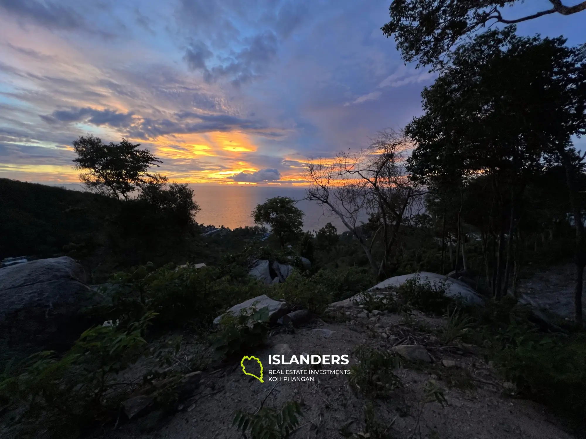 Terrain panoramique avec vue sur la mer au coucher du soleil sur Haad Yao 3.34 Rai