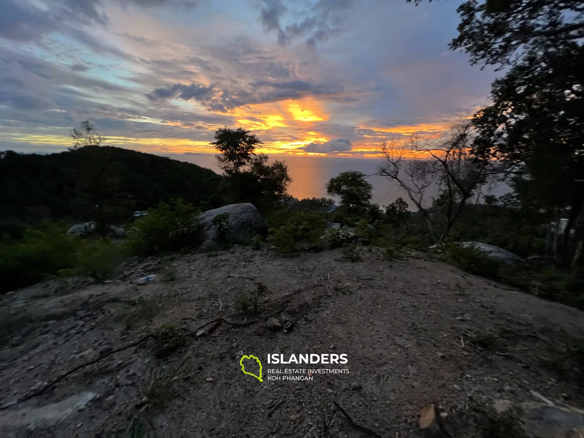 Terrain panoramique avec vue sur la mer au coucher du soleil sur Haad Yao 3.34 Rai