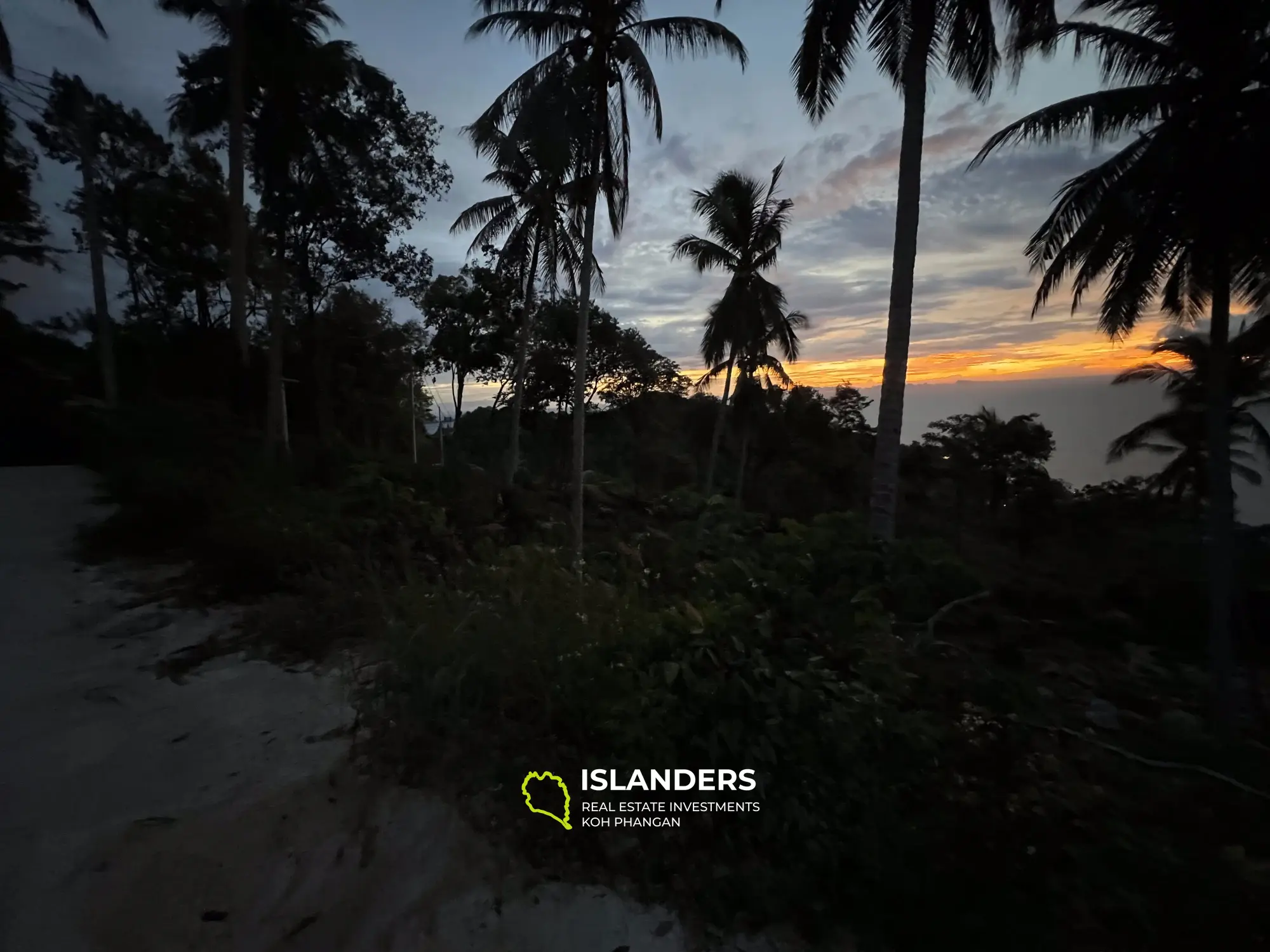 Terrain panoramique avec vue sur la mer au coucher du soleil sur Haad Yao 3.34 Rai