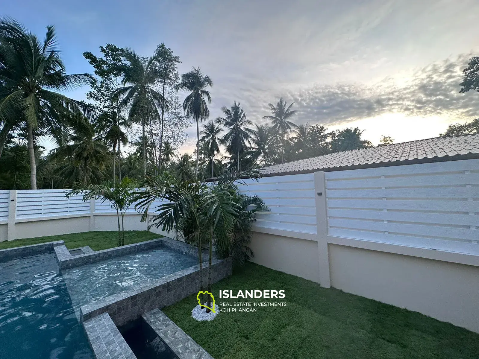 Villa neuve de 3 chambres avec piscine tropicale. Région de Baan Nai Suan.