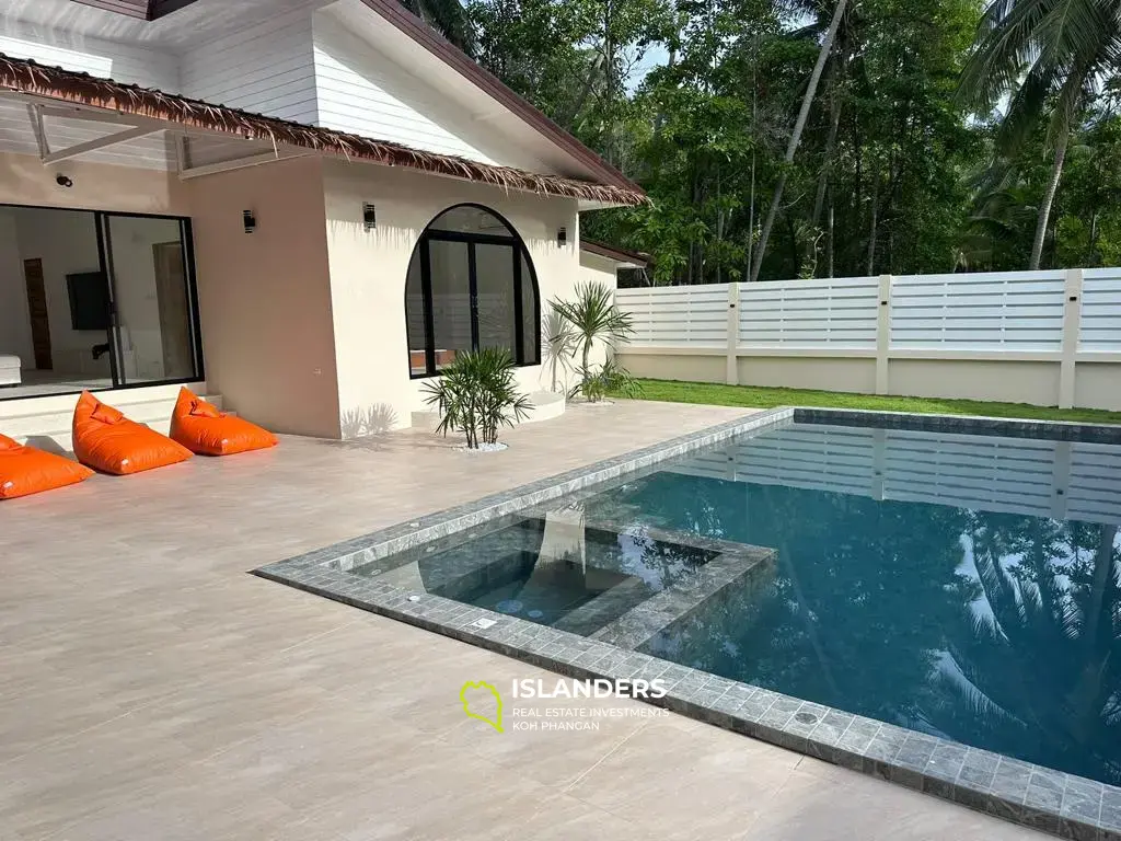 Villa neuve de 3 chambres avec piscine tropicale. Région de Baan Nai Suan.