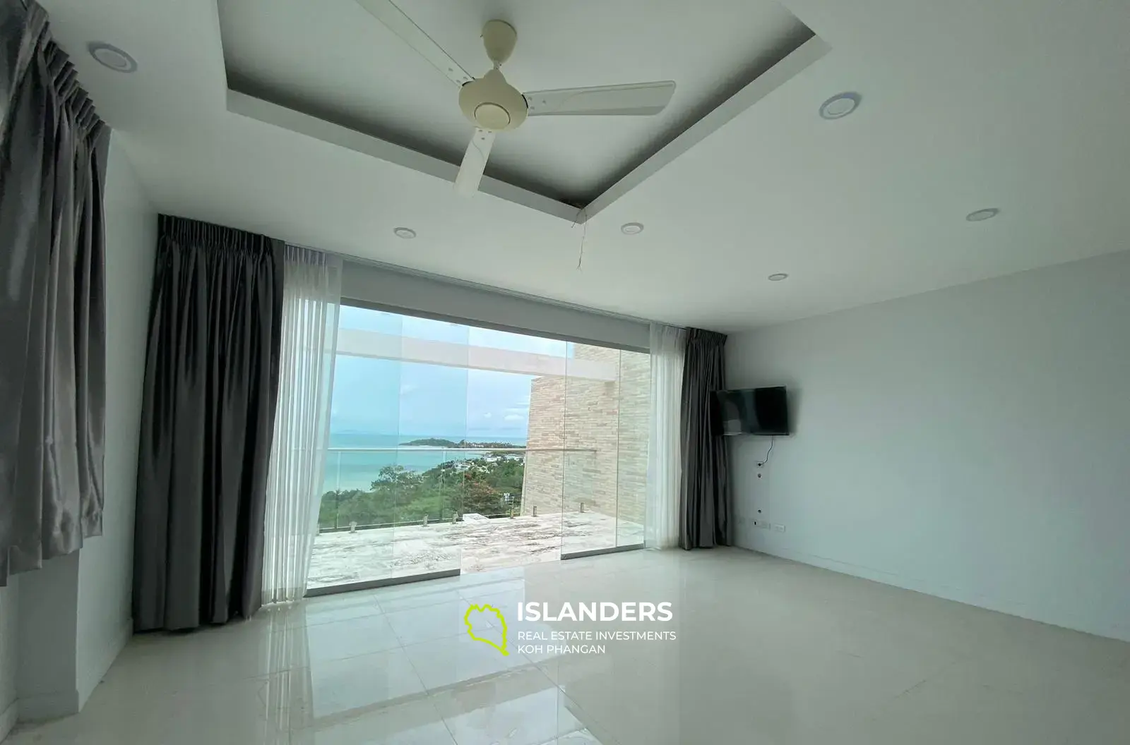 5 Bedrooms Sea View Villa for Sale in Plai Laem