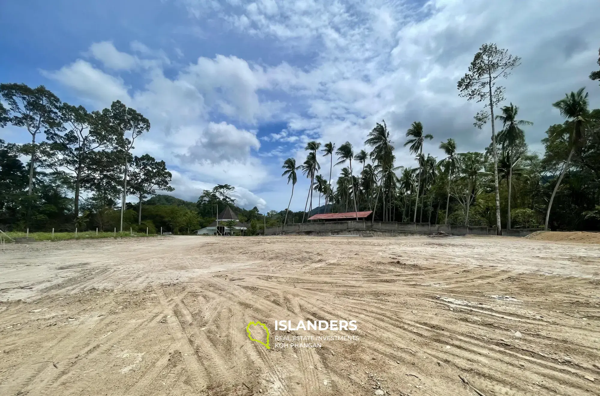 1.216 qm. Grundstück mit Bergblick in Mae Nam zu verkaufen