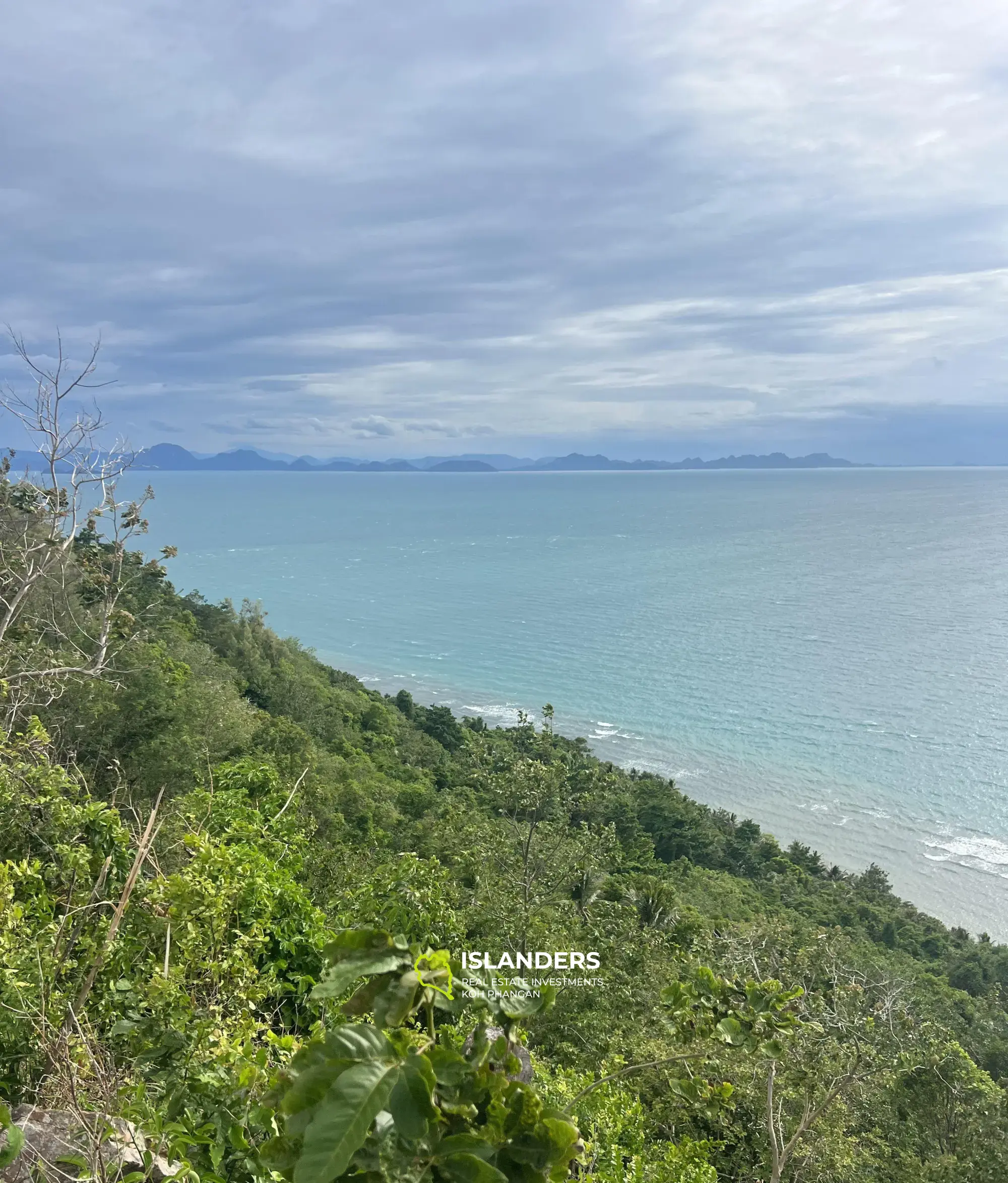 Terrain vierge et naturel de 22 Rai à vendre à Taling Ngam