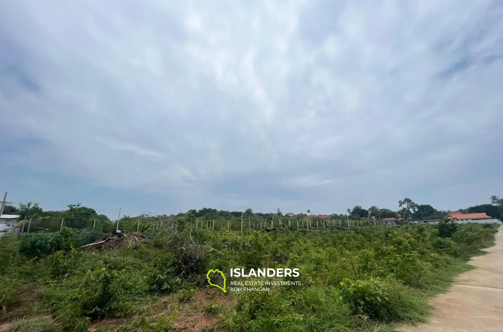 Land 8 Rai for Sale in Koh Samui